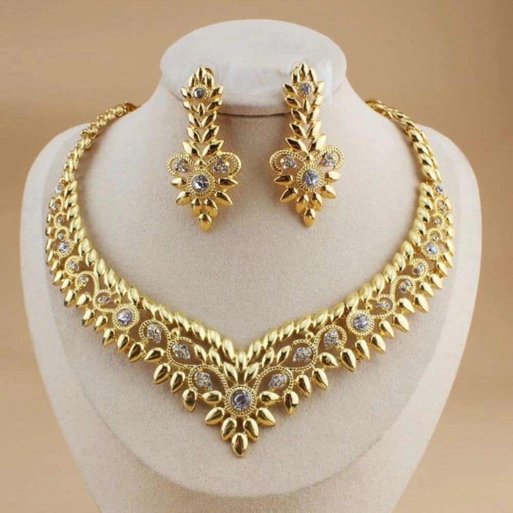 Beautiful necklace set